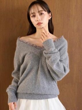 SNIDEL Soft V-Neck Lace Sweater - Gray